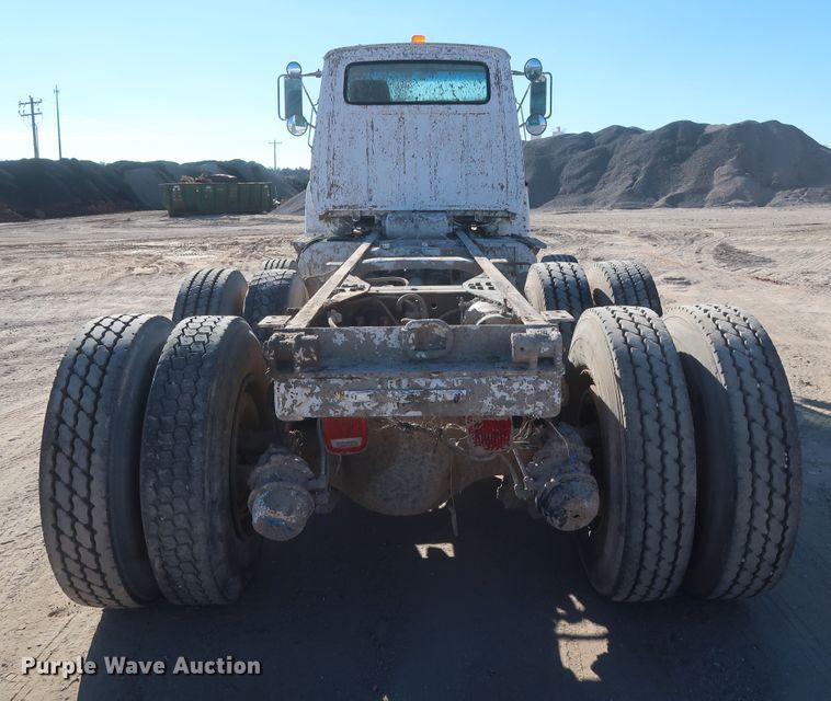 image for item DJ2305 1995 Ford L8000  truck cab and chassis