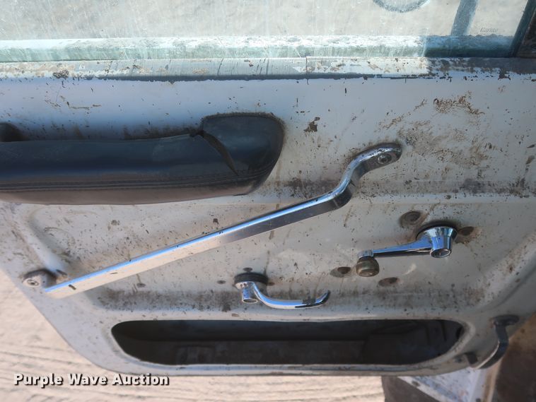 image for item DJ2305 1995 Ford L8000  truck cab and chassis