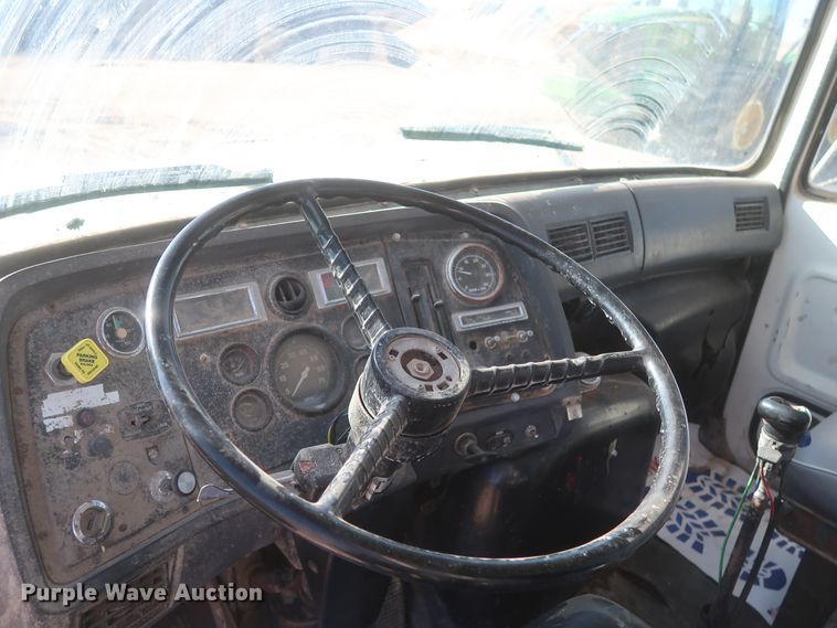 image for item DJ2305 1995 Ford L8000  truck cab and chassis