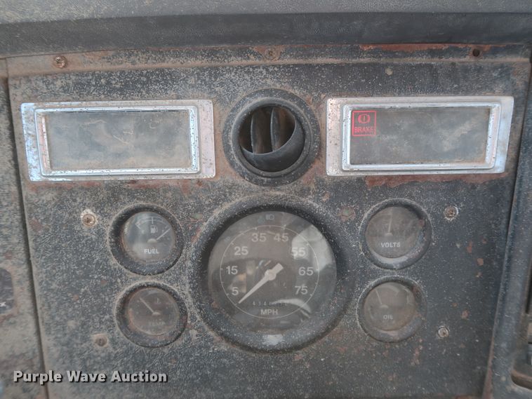 image for item DJ2305 1995 Ford L8000  truck cab and chassis