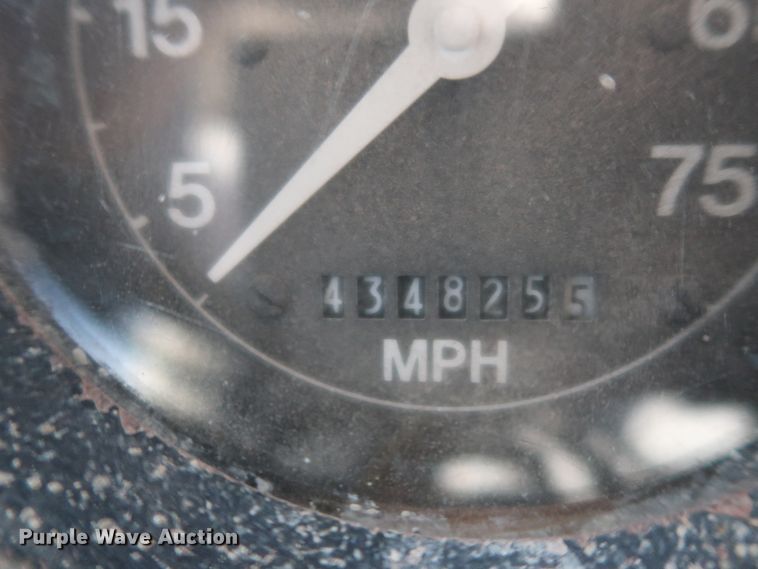 image for item DJ2305 1995 Ford L8000  truck cab and chassis