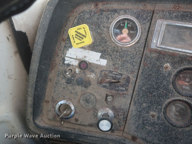 image for item DJ2305 1995 Ford L8000  truck cab and chassis