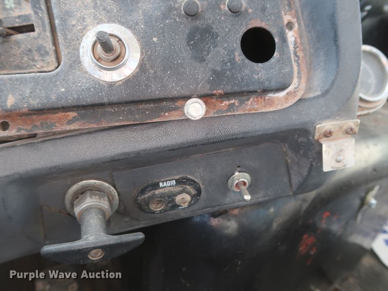 image for item DJ2305 1995 Ford L8000  truck cab and chassis