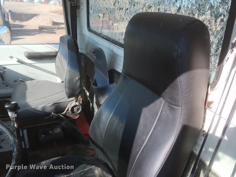 image for item DJ2305 1995 Ford L8000  truck cab and chassis