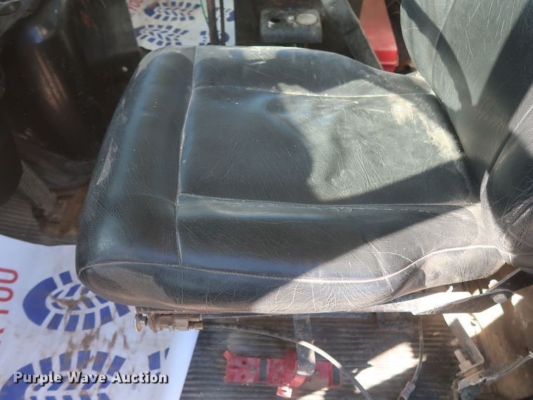 image for item DJ2305 1995 Ford L8000  truck cab and chassis