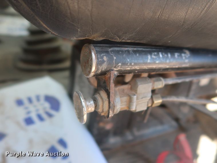 image for item DJ2305 1995 Ford L8000  truck cab and chassis