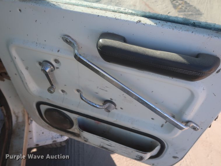 image for item DJ2305 1995 Ford L8000  truck cab and chassis