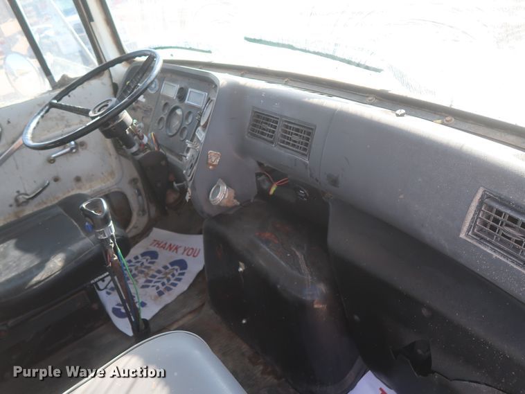 image for item DJ2305 1995 Ford L8000  truck cab and chassis