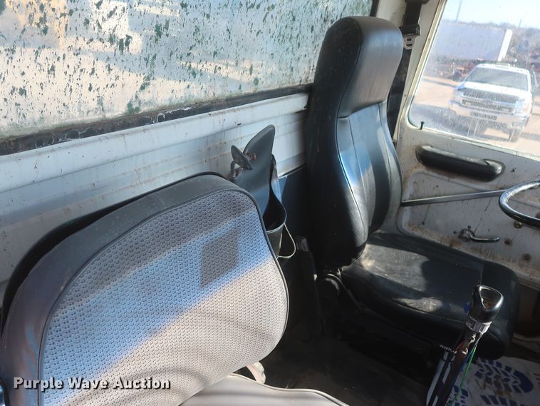 image for item DJ2305 1995 Ford L8000  truck cab and chassis