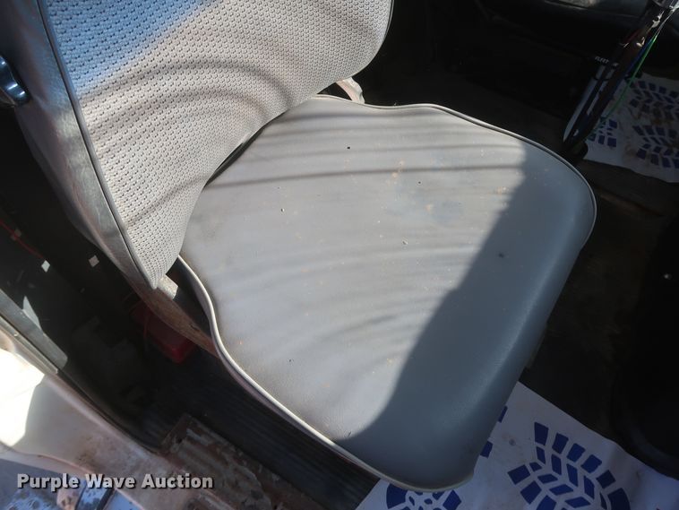 image for item DJ2305 1995 Ford L8000  truck cab and chassis