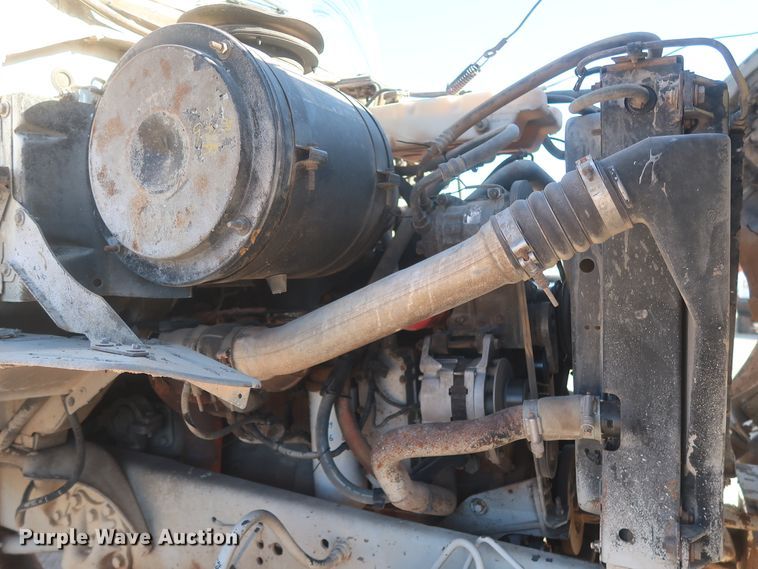 image for item DJ2305 1995 Ford L8000  truck cab and chassis