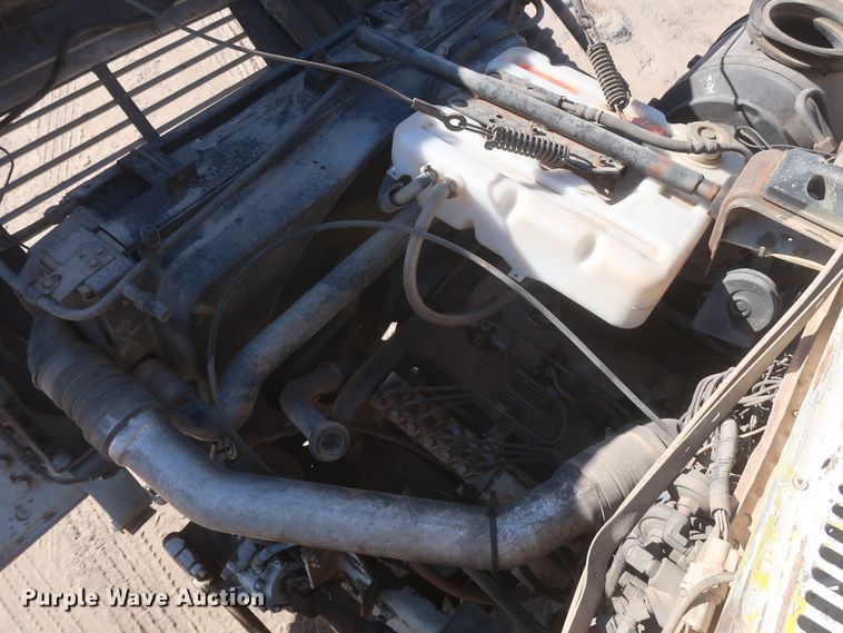 image for item DJ2305 1995 Ford L8000  truck cab and chassis