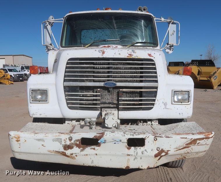 image for item DJ2305 1995 Ford L8000  truck cab and chassis