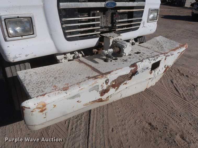 image for item DJ2305 1995 Ford L8000  truck cab and chassis