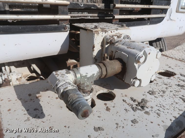 image for item DJ2305 1995 Ford L8000  truck cab and chassis