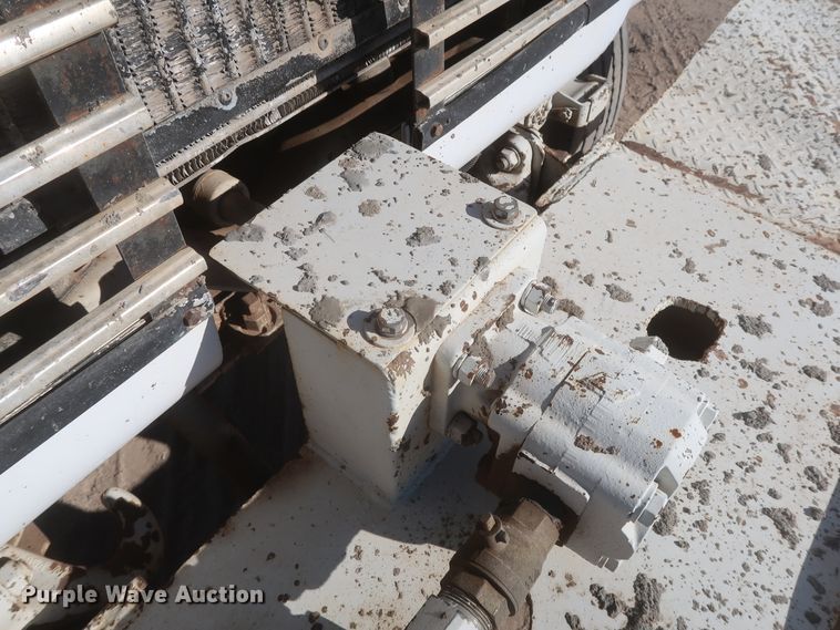 image for item DJ2305 1995 Ford L8000  truck cab and chassis