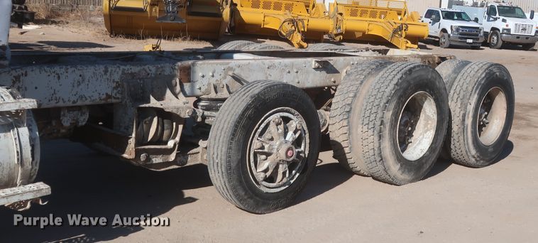 image for item DJ2305 1995 Ford L8000  truck cab and chassis