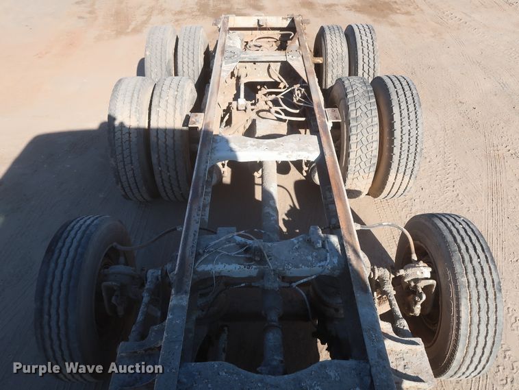 image for item DJ2305 1995 Ford L8000  truck cab and chassis