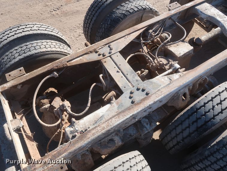 image for item DJ2305 1995 Ford L8000  truck cab and chassis