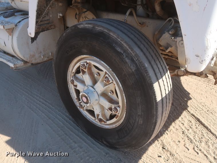 image for item DJ2305 1995 Ford L8000  truck cab and chassis