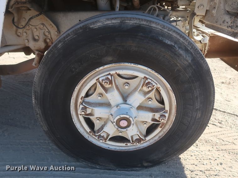 image for item DJ2305 1995 Ford L8000  truck cab and chassis