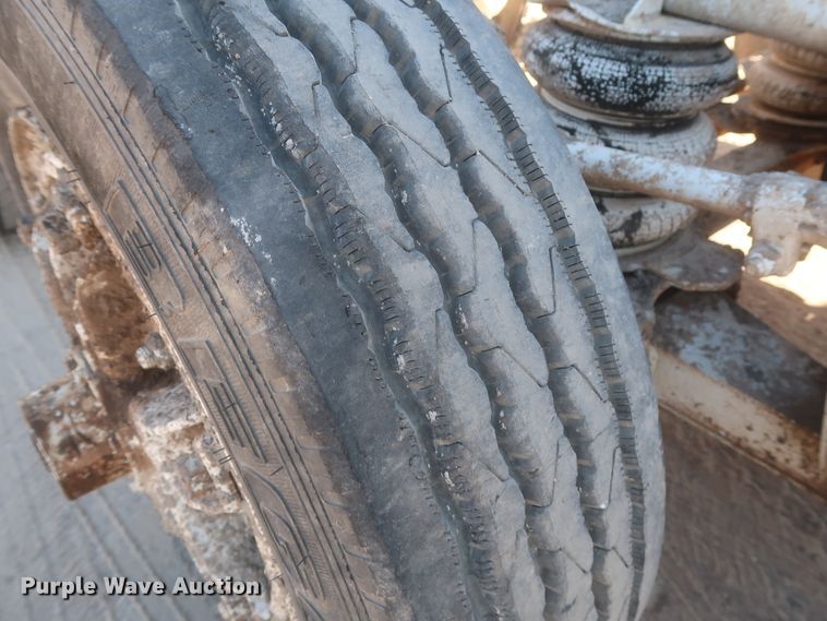 image for item DJ2305 1995 Ford L8000  truck cab and chassis