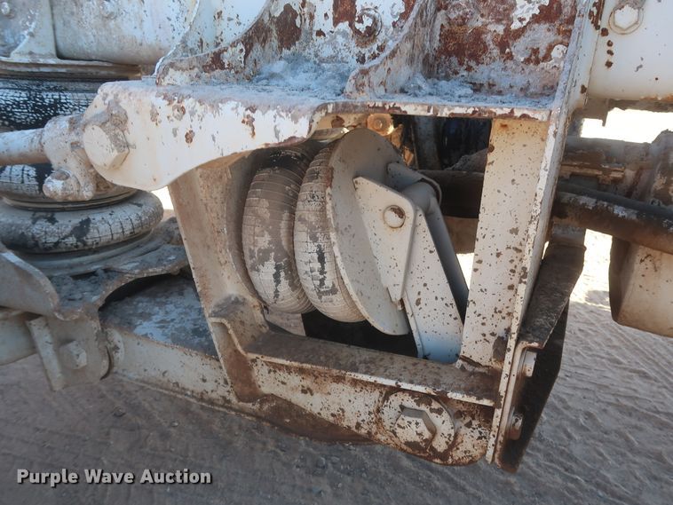 image for item DJ2305 1995 Ford L8000  truck cab and chassis