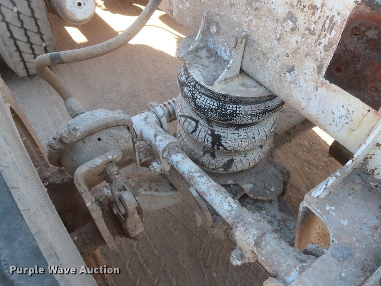 image for item DJ2305 1995 Ford L8000  truck cab and chassis