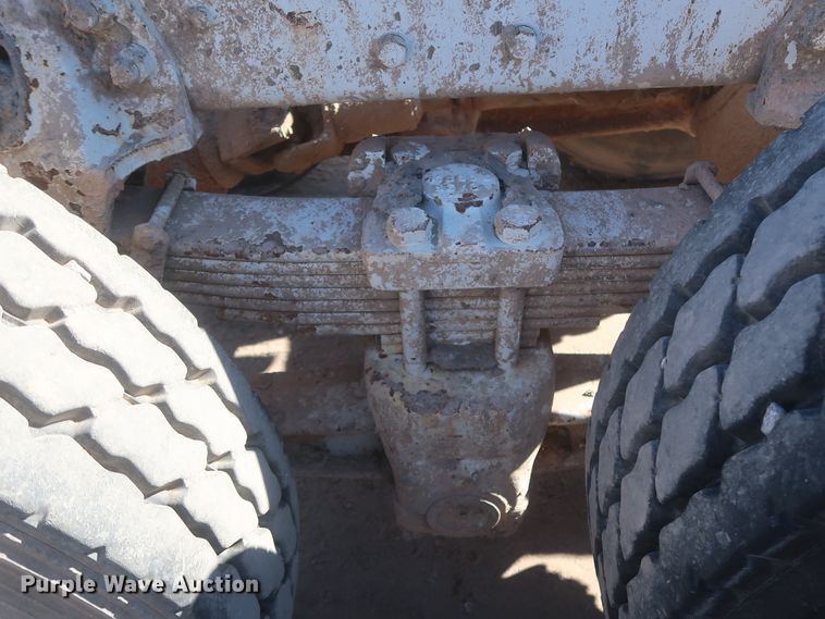 image for item DJ2305 1995 Ford L8000  truck cab and chassis