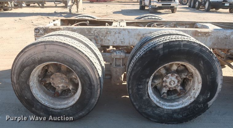 image for item DJ2305 1995 Ford L8000  truck cab and chassis