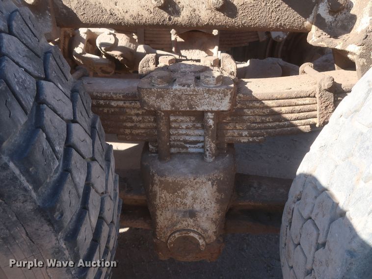 image for item DJ2305 1995 Ford L8000  truck cab and chassis