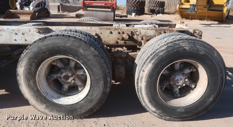 image for item DJ2305 1995 Ford L8000  truck cab and chassis