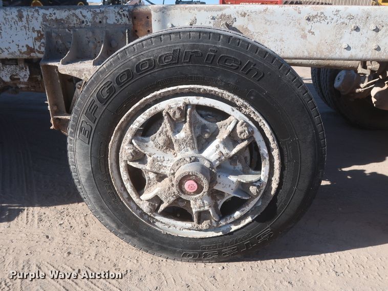 image for item DJ2305 1995 Ford L8000  truck cab and chassis