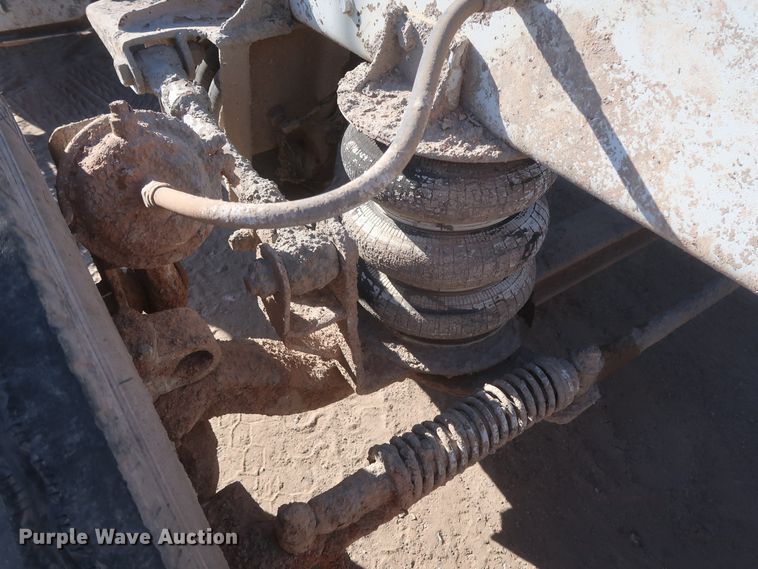 image for item DJ2305 1995 Ford L8000  truck cab and chassis