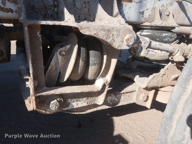 image for item DJ2305 1995 Ford L8000  truck cab and chassis