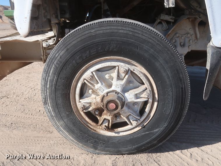 image for item DJ2305 1995 Ford L8000  truck cab and chassis