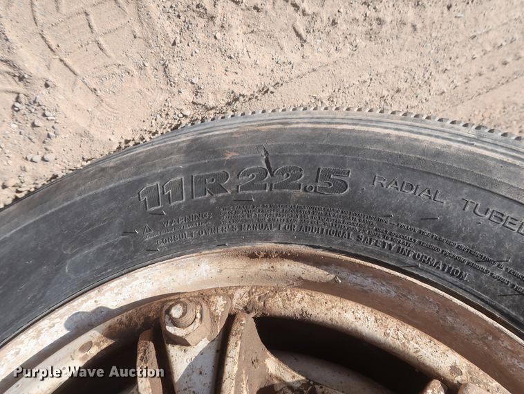 image for item DJ2305 1995 Ford L8000  truck cab and chassis