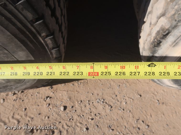 image for item DJ2305 1995 Ford L8000  truck cab and chassis