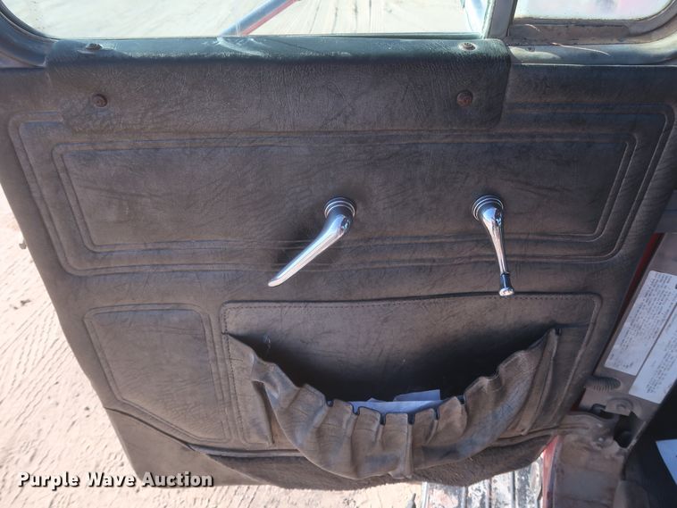 image for item DJ2307 2001 Mack RD690S  semi truck