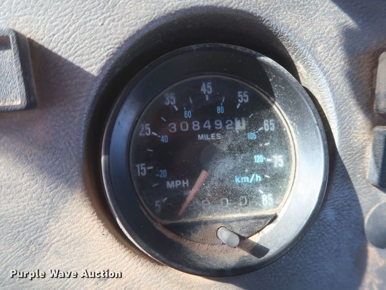 image for item DJ2307 2001 Mack RD690S  semi truck