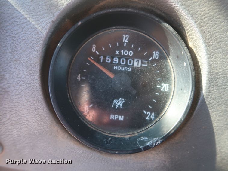 image for item DJ2307 2001 Mack RD690S  semi truck