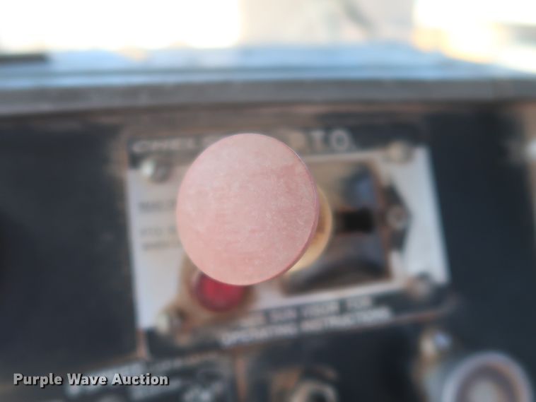 image for item DJ2307 2001 Mack RD690S  semi truck