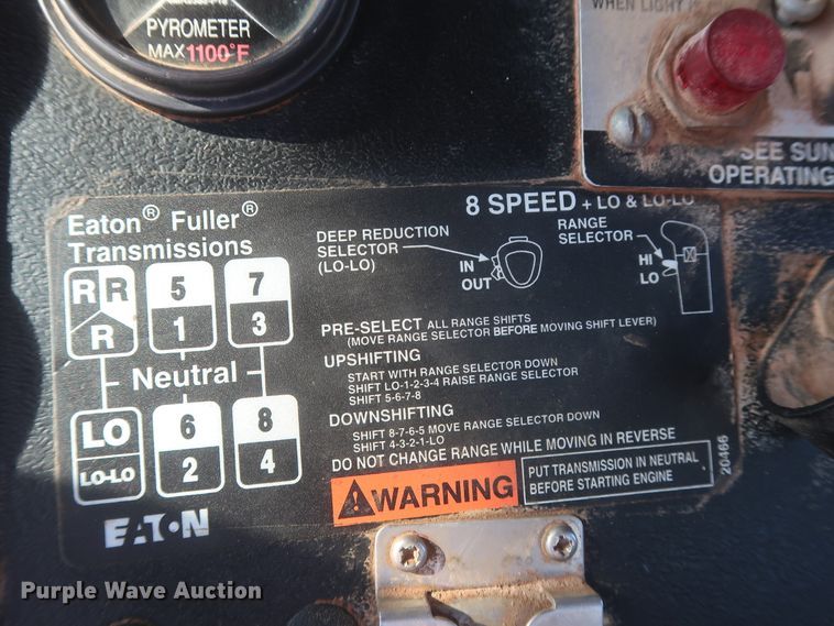 image for item DJ2307 2001 Mack RD690S  semi truck