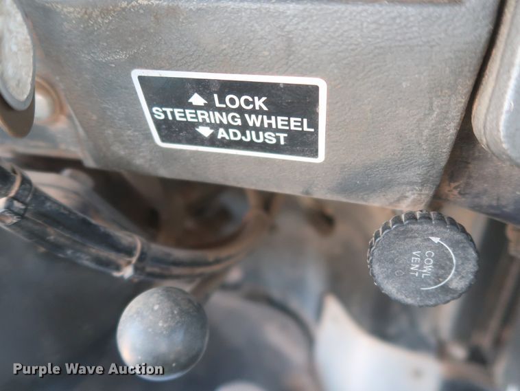 image for item DJ2307 2001 Mack RD690S  semi truck