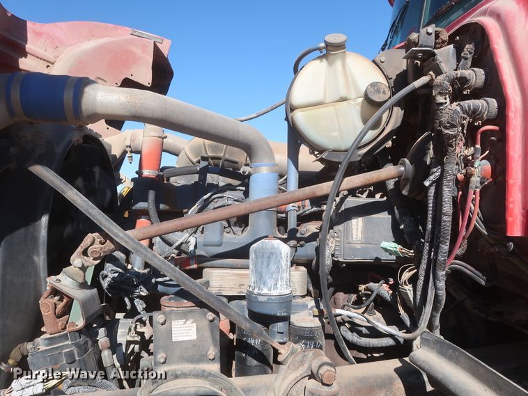 image for item DJ2307 2001 Mack RD690S  semi truck