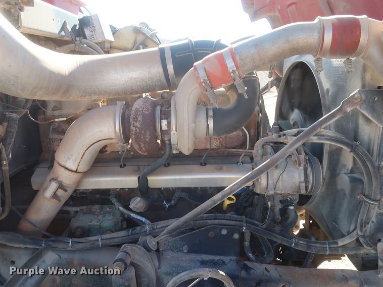 image for item DJ2307 2001 Mack RD690S  semi truck