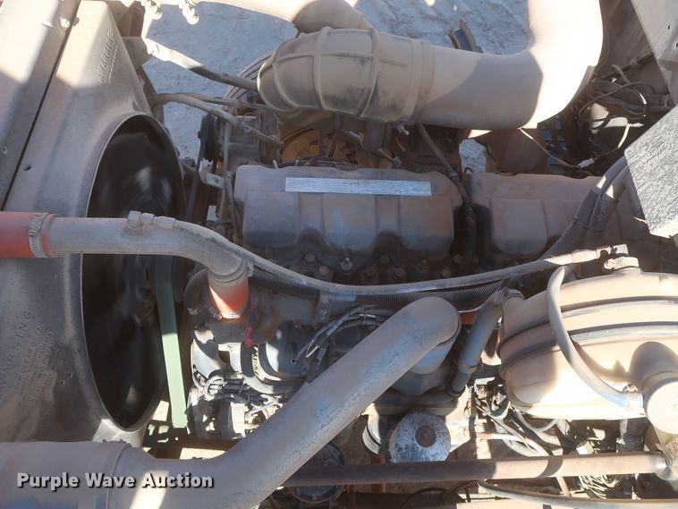 image for item DJ2307 2001 Mack RD690S  semi truck