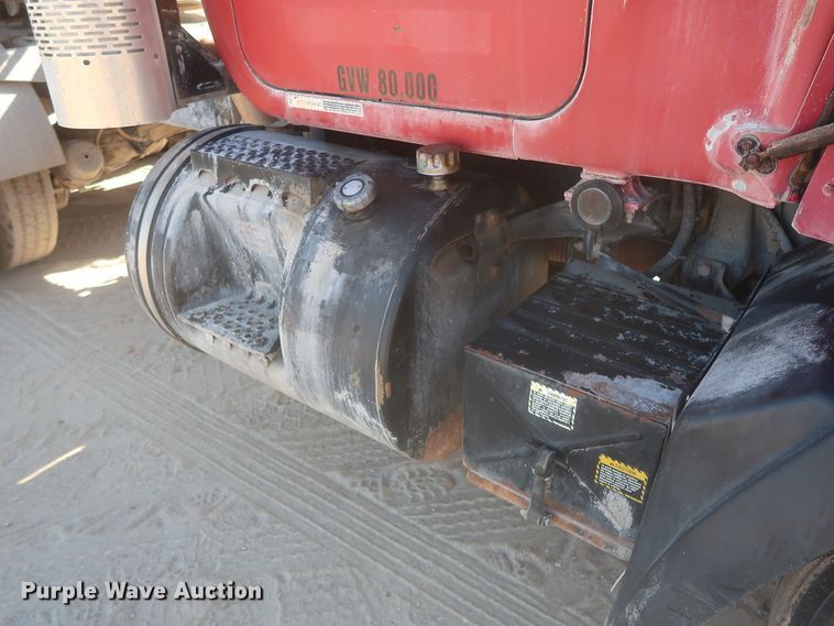 image for item DJ2307 2001 Mack RD690S  semi truck