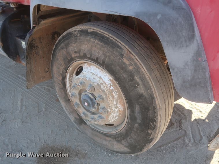 image for item DJ2307 2001 Mack RD690S  semi truck