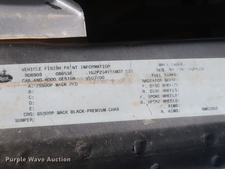 image for item DJ2307 2001 Mack RD690S  semi truck